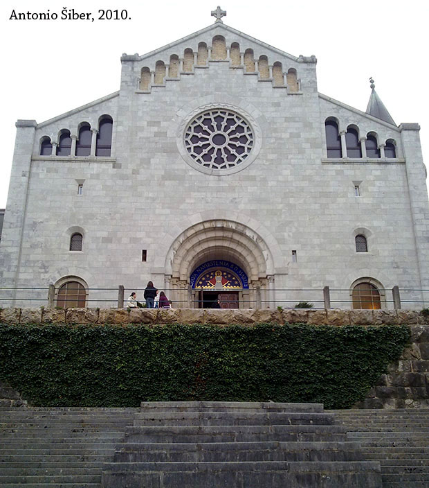 ulaz u Crkvu navještenja BD Marije