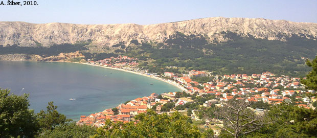 pogled na Bašku s groblja pored crkve Sv. Ivana