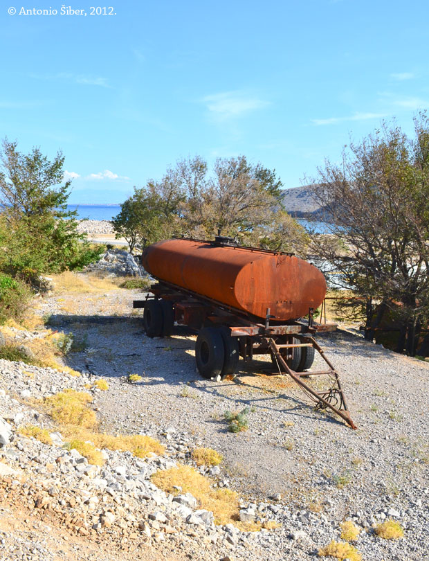 Zarđala cisterna na Vozu