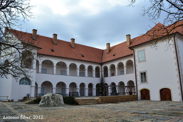 Dvorište dvorca Oršić