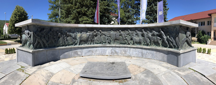 Spomenik u centru Korenice